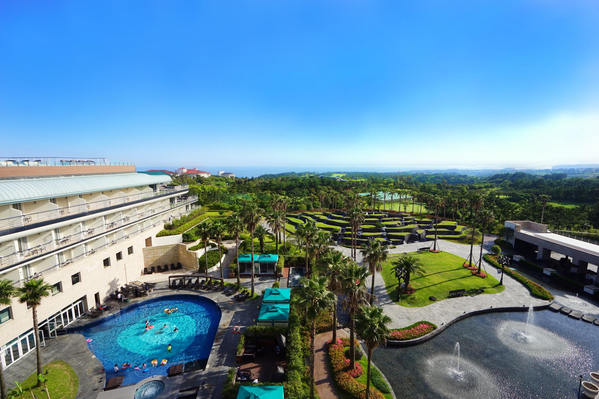 Kensington Jeju Hotel Esterno foto The resort's grounds