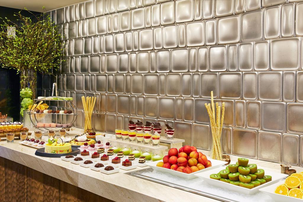 Kensington Jeju Hotel Esterno foto A dessert buffet