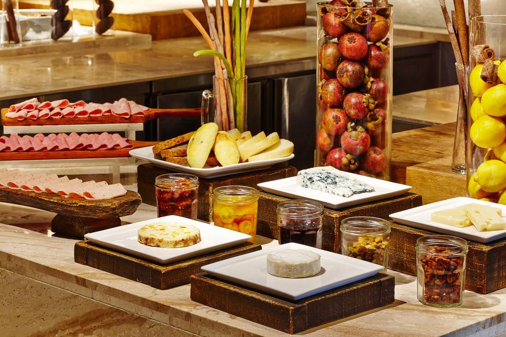 Kensington Jeju Hotel Esterno foto A cheese platter