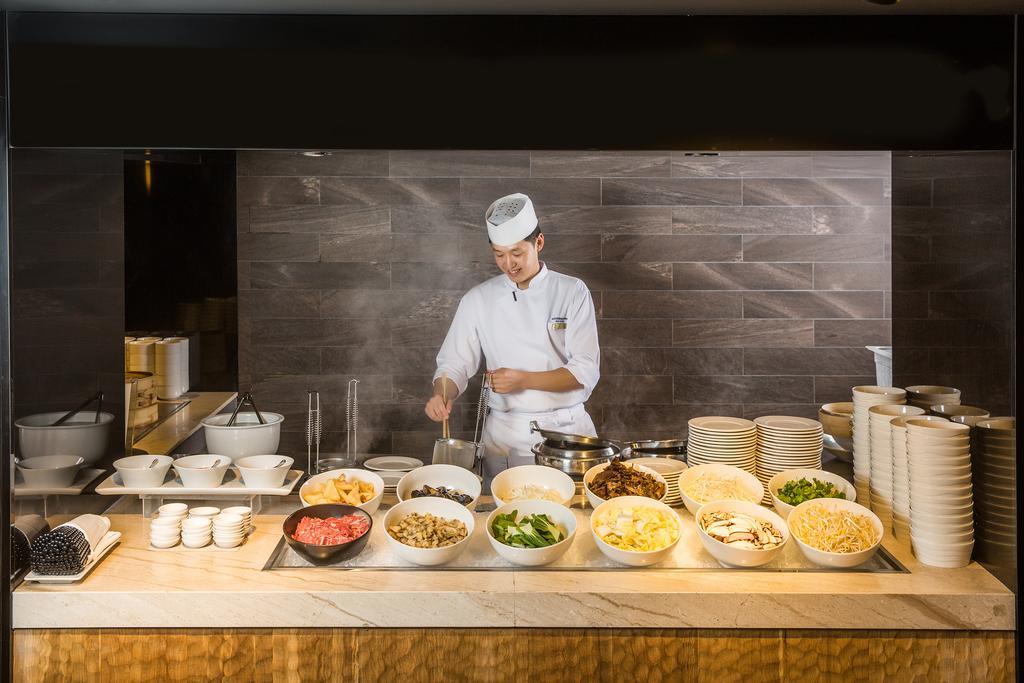 Kensington Jeju Hotel Esterno foto A live kitchen at a hotel