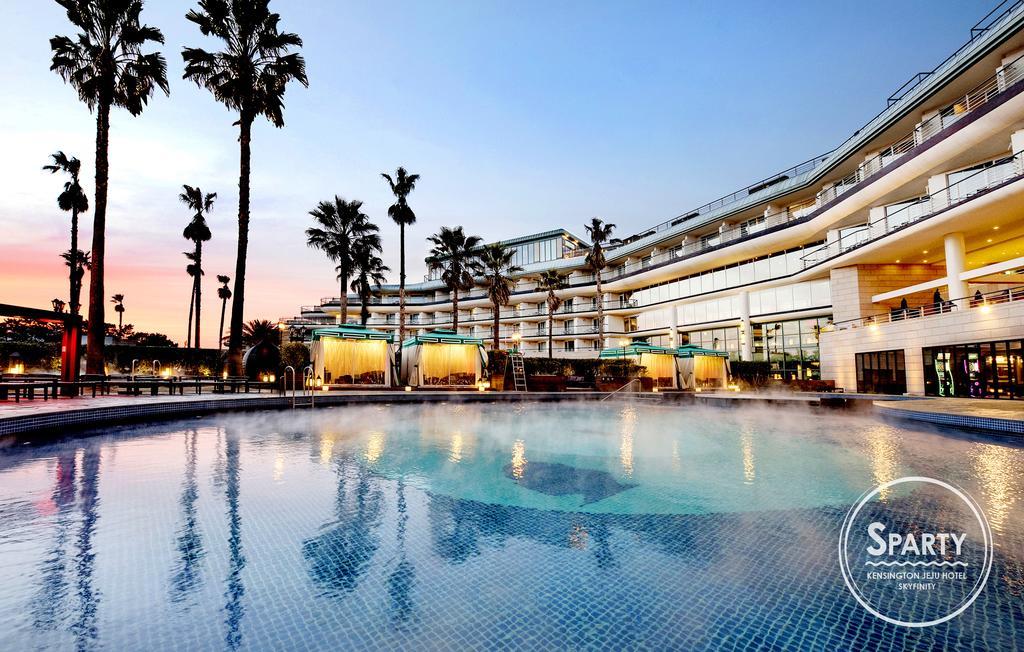 Kensington Jeju Hotel Esterno foto The pool at the Sheraton Nha Trang Hotel & Spa Resort