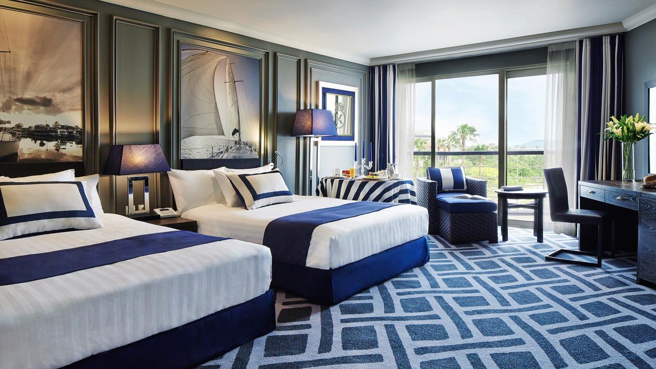 Kensington Jeju Hotel Esterno foto A guest room at The Carlyle