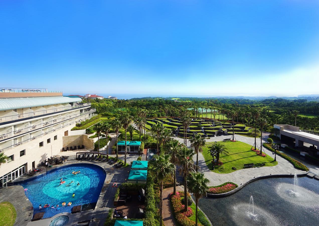 Kensington Jeju Hotel Esterno foto The resort's grounds
