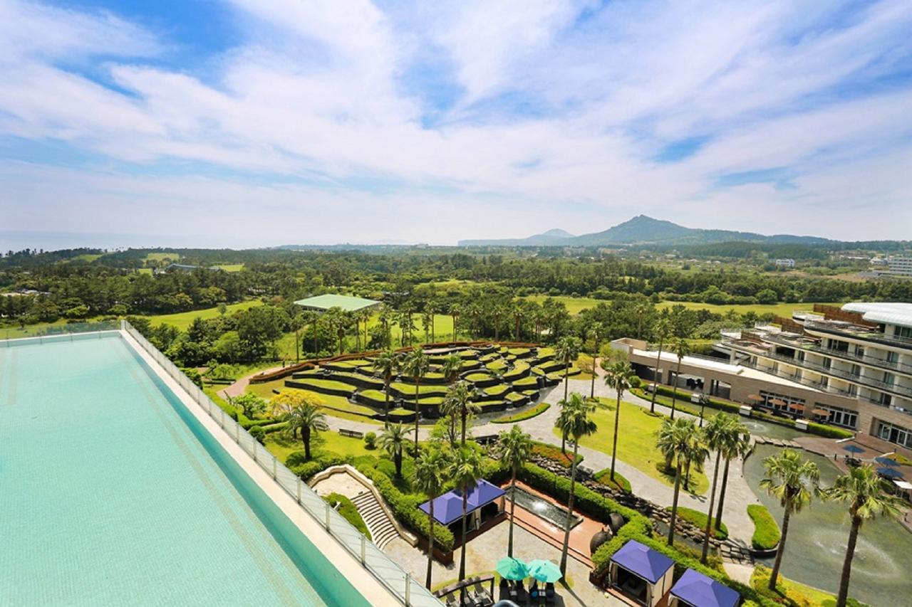 Kensington Jeju Hotel Esterno foto Skyline view of the golf course